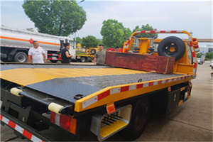 金湾附近拖车电话号码服务